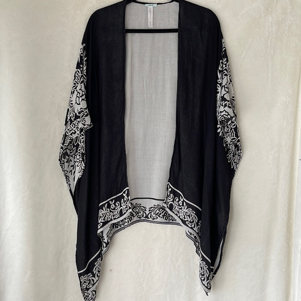 Kimchi Blue Black & White Reversible Gauzy Kimono Cover-up Cardigan Womens OS
